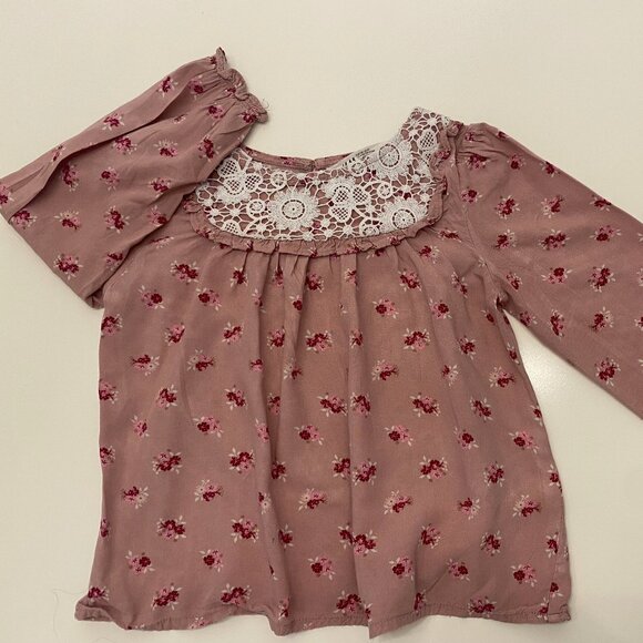 3-4 years old Cute Bundle 3 blouses and 1 t-shirt - Picture 2 of 6